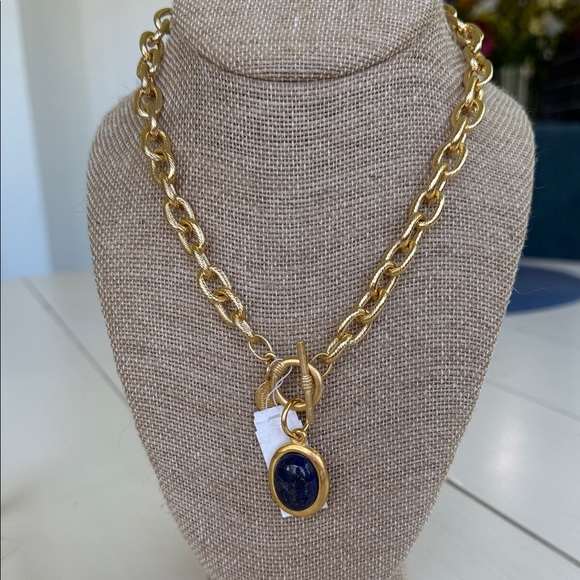Elegant Gold Chain Necklace with Blue Pendant - Picture 1 of 3